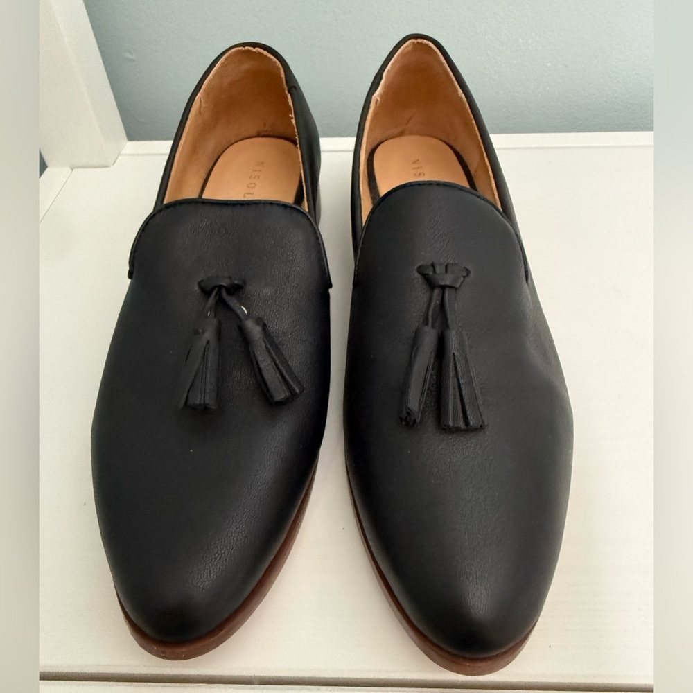 Nisolo loafer with tassel. Size 8